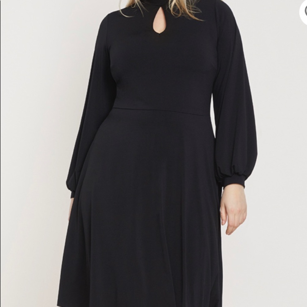 Key hole fit and flare